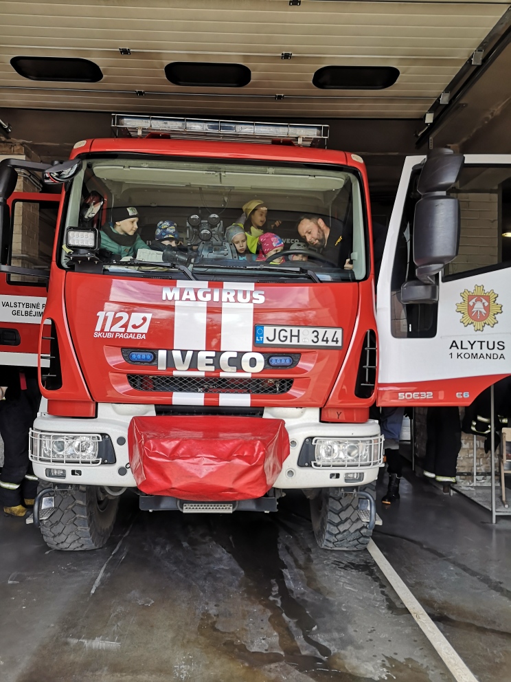 Išvyka į priešgaisrinę gelbėjimo tarnybą
